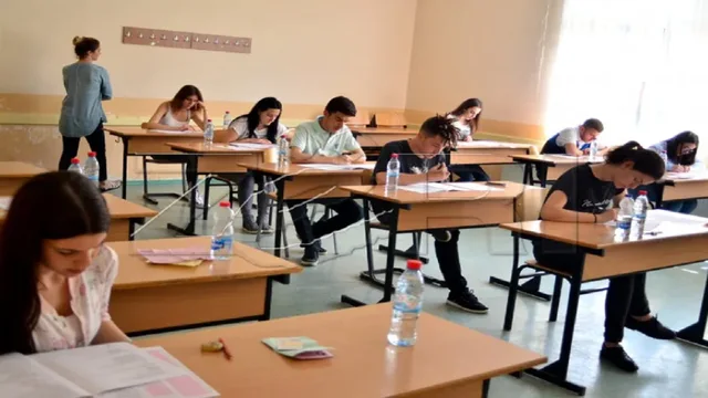 Mbi 26 mij&euml; nx&euml;n&euml;s n&euml; testin e Gjuh&euml;s Shqipe e