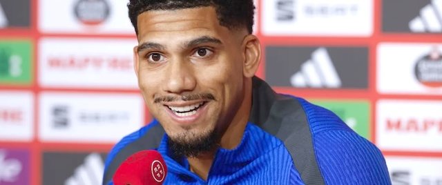 Ronald Araujo kthehet në Uruguaji, pasi iu nënshtrua një trajtimi