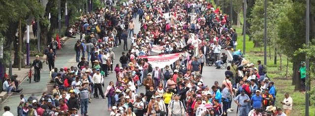 Protestuesit bllokojn&euml; hyrjen e stadiumit Azteca t&euml; Meksikos, hapja e