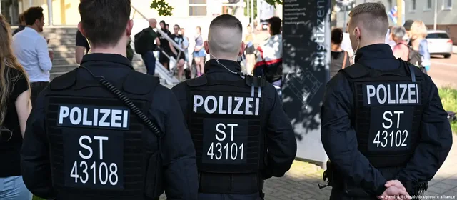 Fyerje, k&euml;rc&euml;nime dhe sulme fizike/ Politikan&euml;t n&euml; Gjermani
