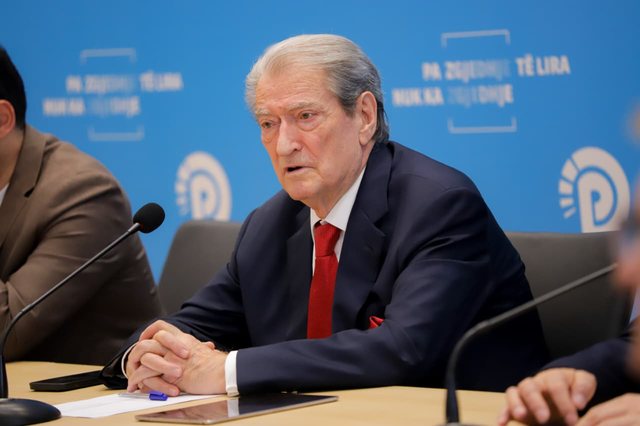 "Trungu i k&euml;saj l&euml;vizje madh&euml;shtore &euml;sht&euml; rinor,