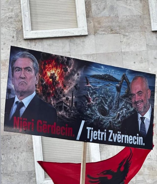 "Njëri Gërdecin, tjetri Zvërnecin"/ Pankartat pikante