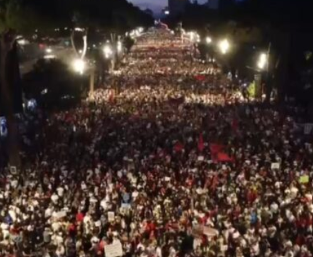 &ldquo;Revolucion&rdquo; / Prej m&euml; shum&euml; se tre or&euml;sh