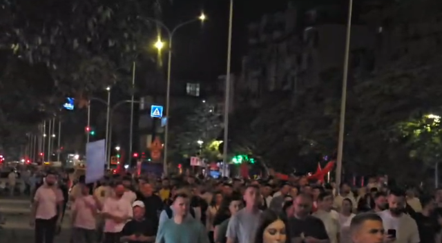 'Lumë' protestuesish në rrugët e Tiranës/