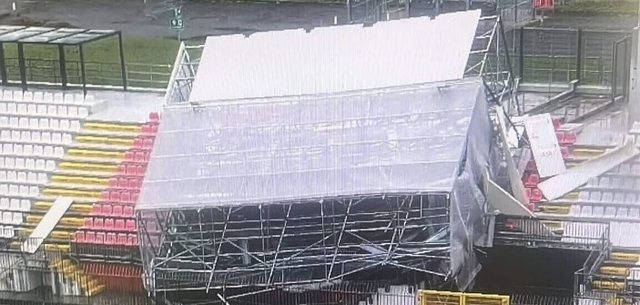 Frikë në stadiumin U-Power të Monzës: shembet një ekran