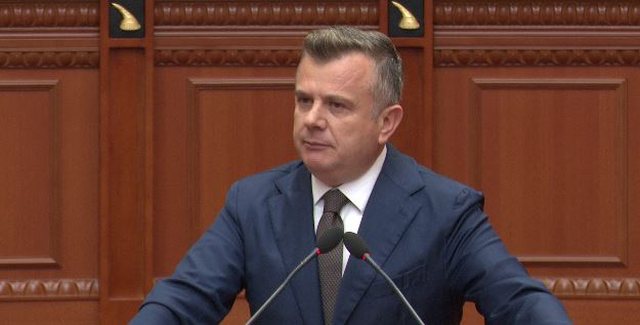 Qytetar&euml;t prej 12 dit&euml;sh k&euml;rkojn&euml; largimin e Ram&euml;s/ Nis