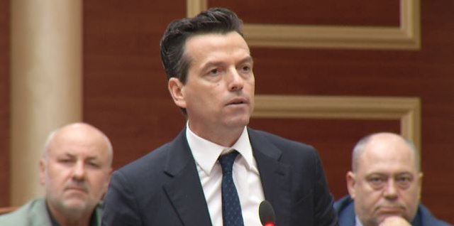 VIDEO/ "Kuvendi duhet t&euml; shkrihet, njer&euml;zit nuk ju duan"/