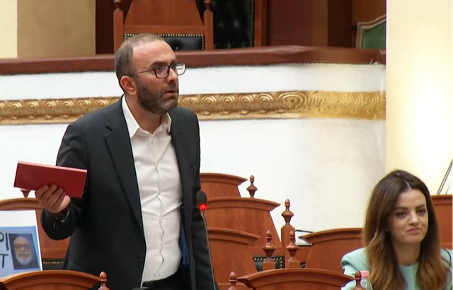 Bardhi kund&euml;rshton shtyrjen e interpelanc&euml;s me ministrin e