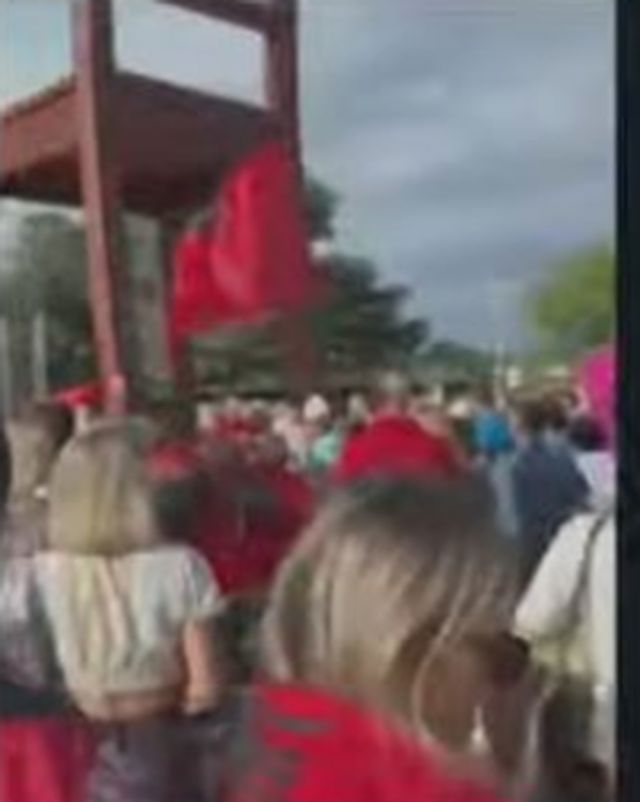 Dita e 12 e protest&euml;s/ Nis grumbullimi i qytetar&euml;ve pran&euml; sheshit
