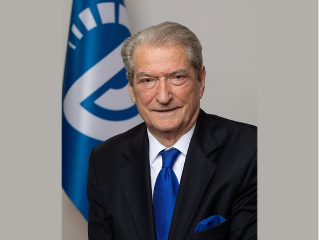 SHBA i hoqi 'non grat&euml;n', Berisha: U korrigjua vendimi i