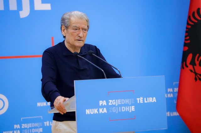 "PD mb&euml;shtet fuqish&euml;m protest&euml;n e rinis&euml; dhe