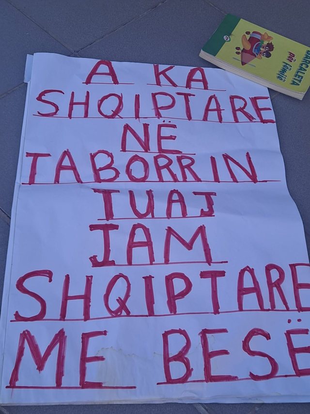 Incident para fjalimit t&euml; kryeministrit Rama/ Protestuesja bllokohet nga