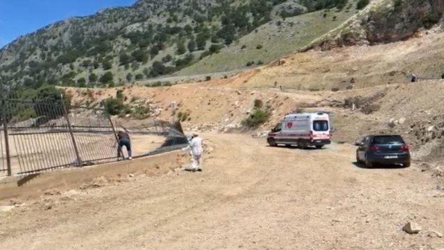 Protest&euml; kund&euml;r nd&euml;rtimit t&euml; resortit luksoz n&euml; Rrjoll/