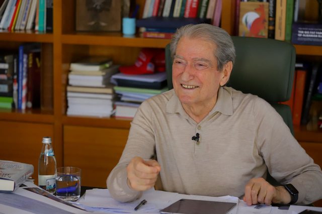 "Treguat guxim k&euml;to 5 vite"/ Berisha fal&euml;nderon