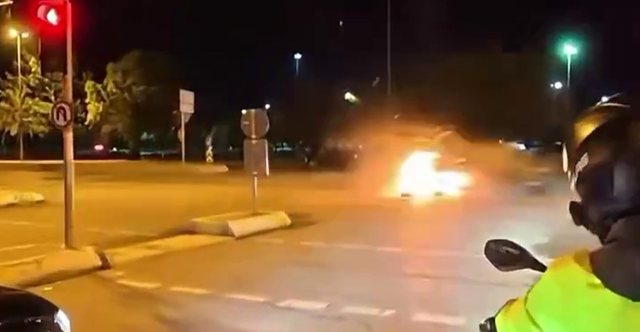 VIDEO/ Aksident i tmerrsh&euml;m n&euml; Stamboll! Makina shp&euml;rthen n&euml;
