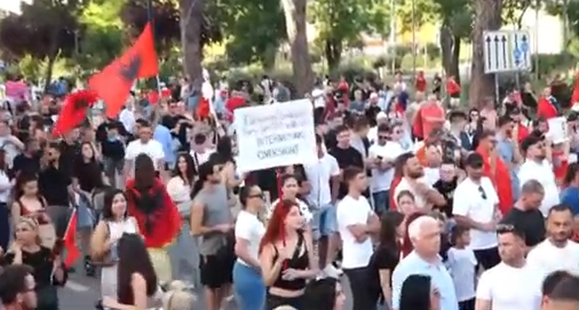 "Le ta themi hapur, diaspora blen ila&ccedil;et p&euml;r prind&euml;rit