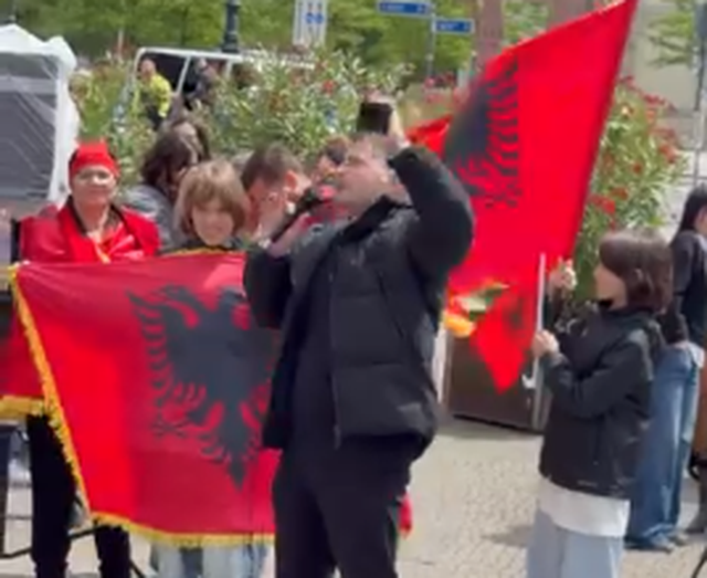 VIDEO/ Shqiptar&euml;t protestojn&euml; n&euml; Berlin! I riu mesazh Ram&euml;s: