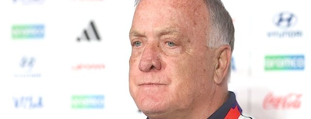 Trajneri i Kura&ccedil;aos, Advocaat: "Nuk &euml;sht&euml; turp t&euml;