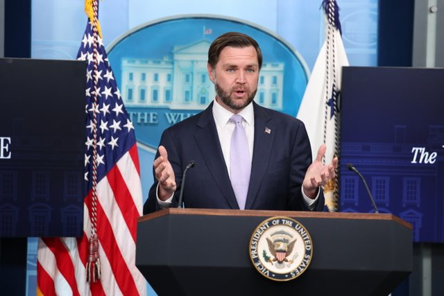 JD Vance: Ngushtica e Hormuzit t&euml; jet&euml; e hapur pa taksa p&euml;r