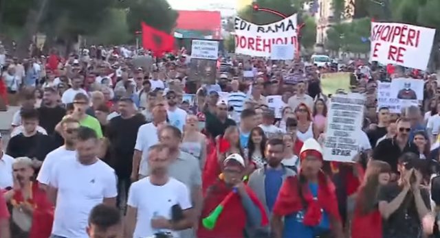"Protesta do t&euml; p&euml;rshkall&euml;zohet, si&ccedil; e meriton ky