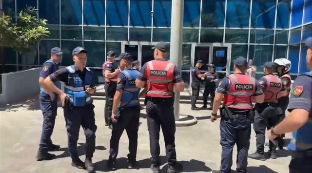 V&euml;llez&euml;rit Bushgjokaj  dhunuan bashk&euml;pun&euml;torin e tyre pasi