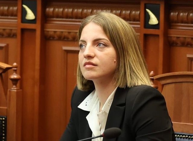 "Nuk ua kam marr&euml; un&euml; mandatin e deputetit"/ Neo