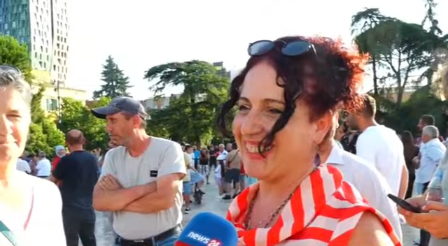 Dita e 17-t&euml; e protest&euml;s/ Vijon revolta qytetare ndaj politikave