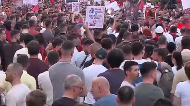 &ldquo;Rr&euml;zoni k&euml;t&euml; klas&euml; politike t&euml; kalbur"/