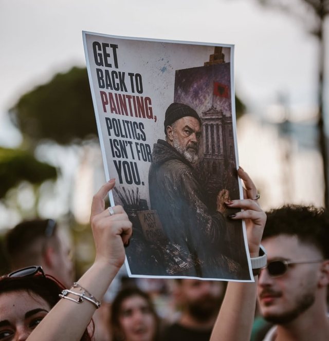 FOTOGALERIA/ Protestuesit i p&euml;rgjigjen nga bulevardi Ram&euml;s dhe