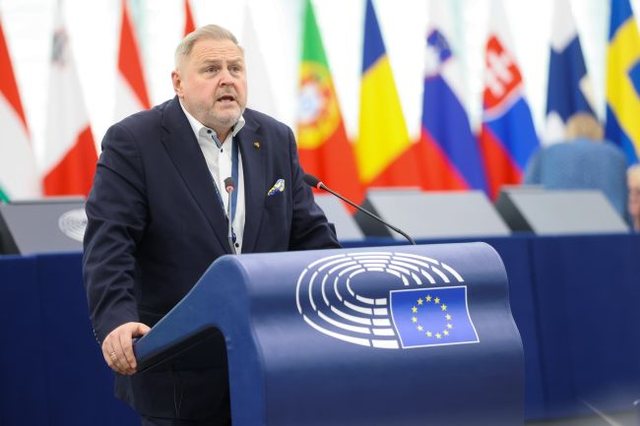 Raportuesi në PE: Kosova duhet të fitojë statusin e vendit