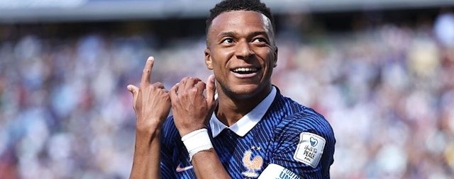 Kylian Mbappé kthehet në legjendë: ai është