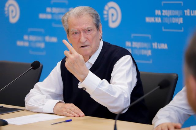 "Agjencit&euml; e vendeve partnere po shembin narkoshtetin e Edi
