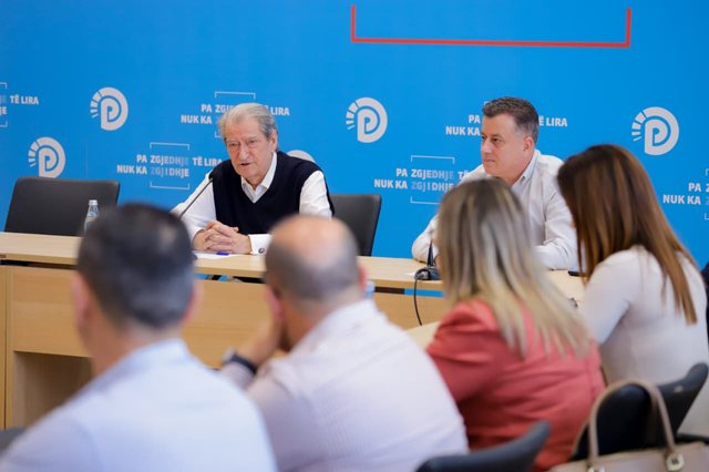 "Agjencit&euml; e vendeve partnere po shembin narkoshtetin e Edi