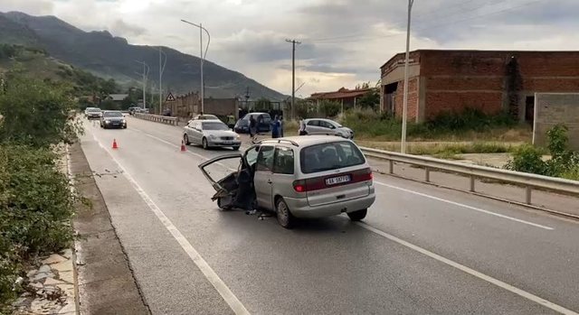 Aksident n&euml; aksin Pogradec-Lin /P&euml;rplasen tre automjete, plagoset