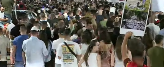 Mbyllet protesta para Kryeministris&euml;, protestuesit nisin marshimin drejt
