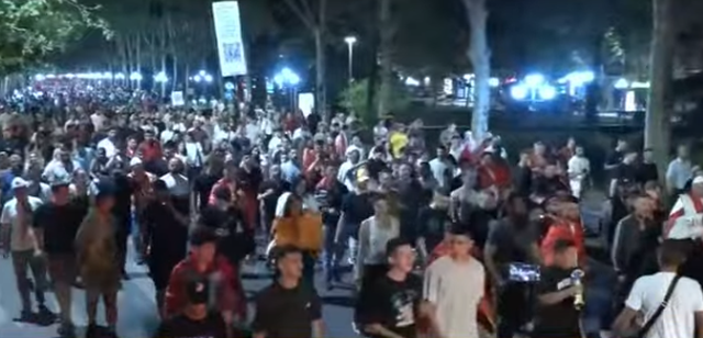 "&Ccedil;ohuni nga kafja!"/ Protestuesit ftojn&euml; kalimtar&euml;t