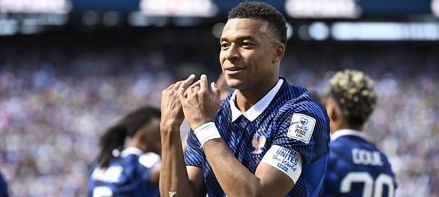 Kylian Mbappé, rekordmeni për gola te “Les Bleus”, merr