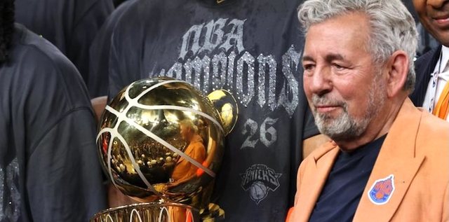 Pronari i Knicks, pranon ftesën e Donald Trump për të festuar