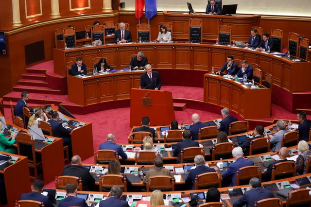Pritet miratimi i amnistis&euml; penale/ Nis seanca plenare n&euml; Kuvend, 4