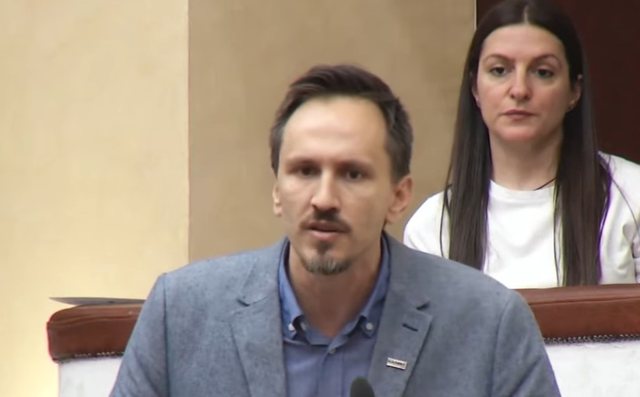 Redi Mu&ccedil;i i drejtohet PS: Deputetja juaj &euml;sht&euml;