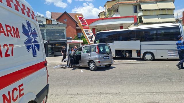 FOTO/ Aksidentohet autobusi me nx&euml;n&euml;s ekskursionist&euml; n&euml;