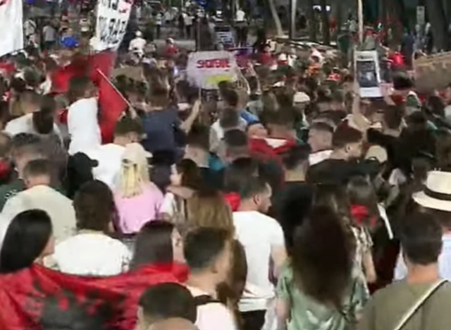 Vijon marshimi, protestuesit thirrje qytetar&euml;ve: Bashkohuni me ne