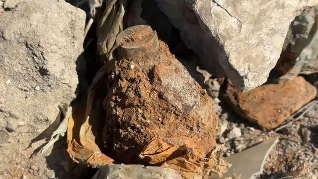 Qytetarja gjen tre granata dhe dy arm&euml; zjarri n&euml; Vlor&euml;: