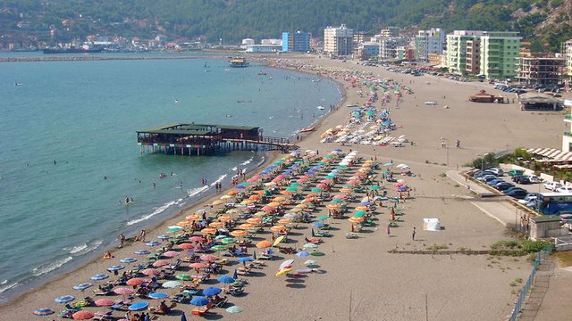E r&euml;nd&euml; n&euml; Lezh&euml;! Mbyten vajza t&euml; mitura n&euml;