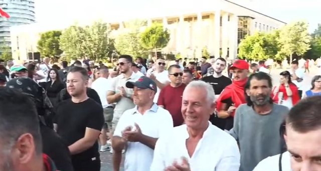 "Dor&euml;heqje pa kushte"/ Dita e 20-t&euml; e protest&euml;s