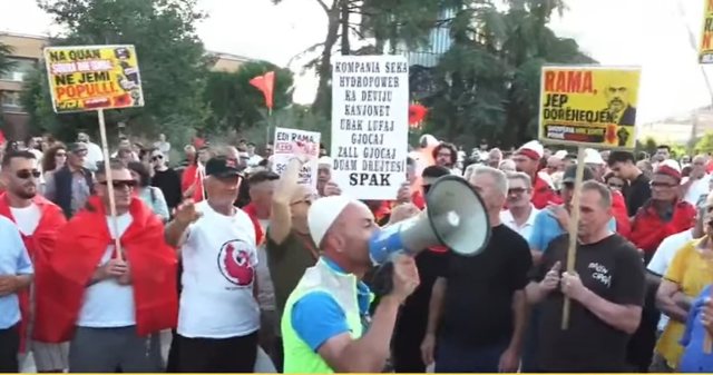 "Dor&euml;heqje pa kushte"/ Dita e 20-t&euml; e protest&euml;s