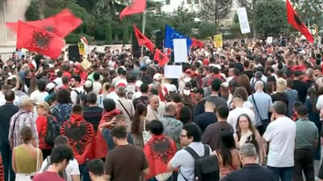 "Dor&euml;heqje pa kushte"/ Dita e 20-t&euml; e protest&euml;s