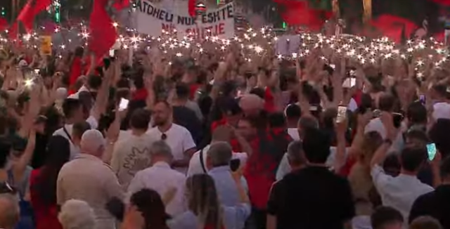 "Dor&euml;heqje pa kushte"/ Dita e 20-t&euml; e protest&euml;s
