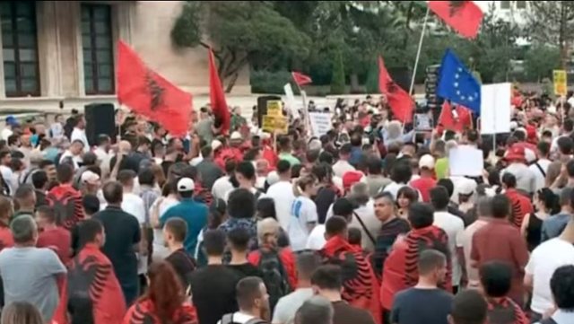 "Qeveria hoqi gardhin në Kakome nga frika"/ Protestuesi: Betejat