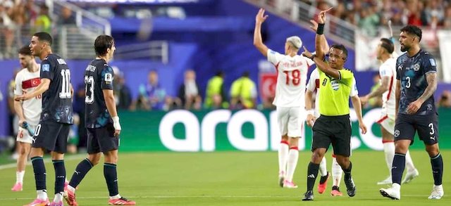 Miguel Almirón, lojtari i parë i përjashtuar me karton të